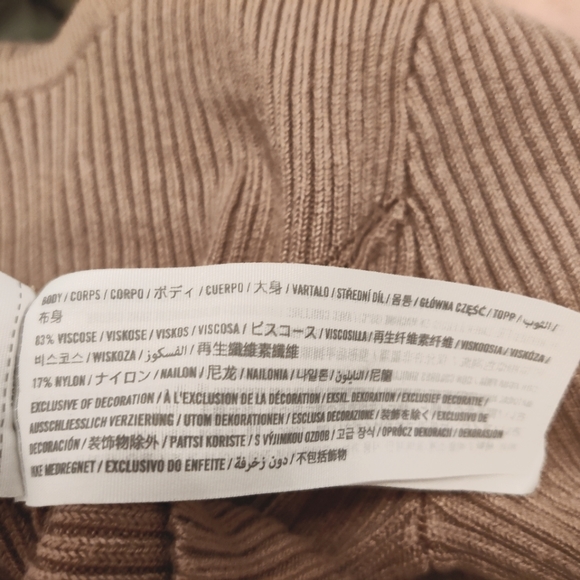 Abercrombie & Fitch Cropped Pattern Knit Sweater - Picture 3 of 4